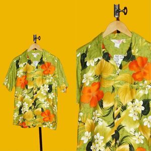 1960s-1970s SEARS HAWAII Green Floral HIBISCUS Button Up and Front Pocket. S-M
